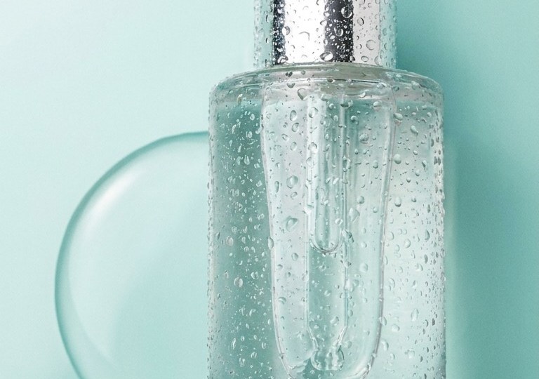 Does Niacinamide Actually Shrink Pores? Here's What the Studies Say